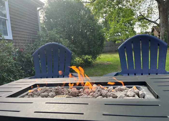 Serene Single Story, Grill, Fire Pit, Fenced Yard And Pet Friendly Stay