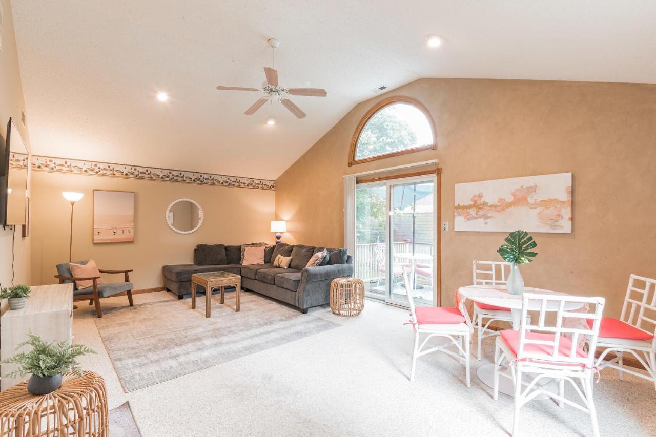 Holiday home Serene Single Story, Grill, Fire Pit, Fenced Yard And Pet Friendly *