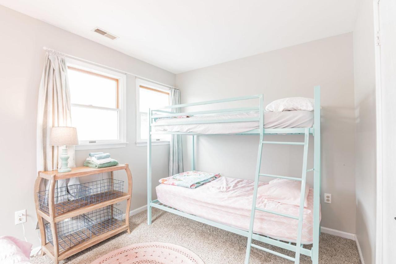 Serene Single Story, Grill, Fire Pit, Fenced Yard And Pet Friendly *