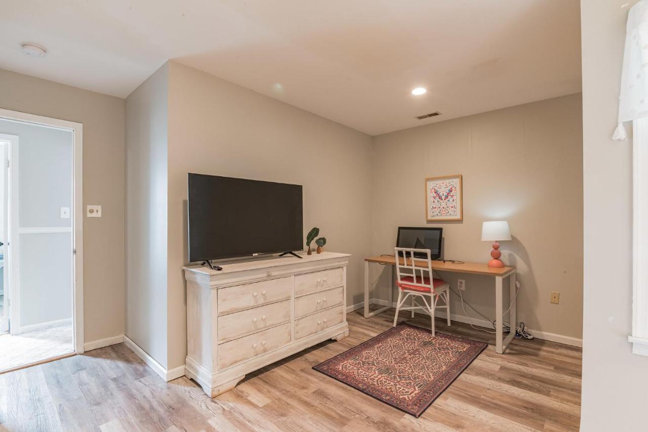 Spacious Ranch Minutes To Stone Harbor In The Heart Of Downtown *