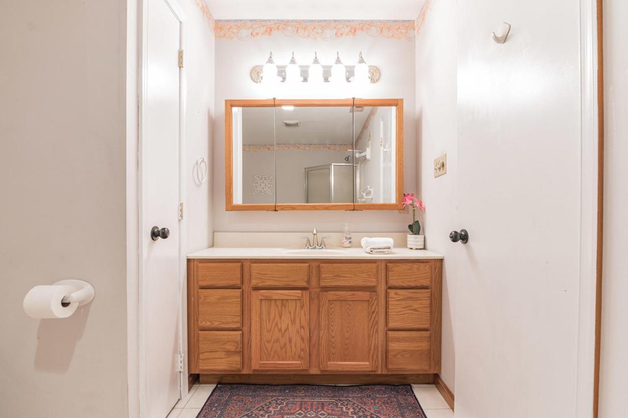 Serene Single Story, Grill, Fire Pit, Fenced Yard And Pet Friendly *
